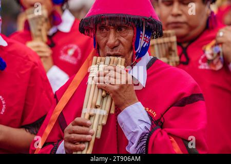 Lima, Pérou, samedi 18 novembre 2023. Danseurs dans le défilé traditionnel pour la Festivité de la Vierge de Candelaria dans le centre de Lima Banque D'Images