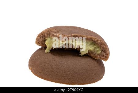 biscuits à la crème de noisette isolé sur fond blanc Banque D'Images