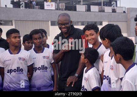 Kolkata, Ciudad de Mexico, Inde. 22 novembre 2023. 21 novembre 2023, Kolkata, Inde : l’ancien footballeur français Louis Laurent Saha, se rend à la clinique sportive pour enfants et jeunes dans le cadre du lancement de la quatrième édition du programme United We Play le 21 novembre 2023 à Kolkata. Inde. (Image de crédit : © Saikat Paul/eyepix via ZUMA Press Wire) USAGE ÉDITORIAL SEULEMENT! Non destiné à UN USAGE commercial ! Crédit : ZUMA Press, Inc./Alamy Live News Banque D'Images