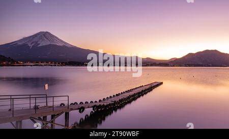 Mont fuji et lac kawaguchi au coucher du soleil Banque D'Images