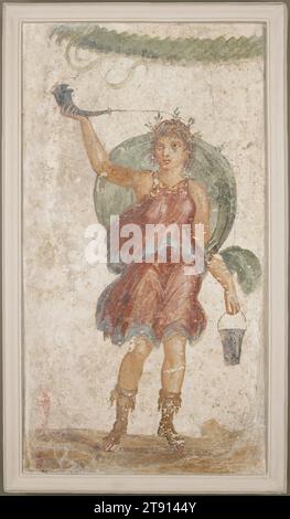 Divinité debout tenant corne et seau, 1e siècle, 33 3/4 x 18 1/2 po. (85,73 x 46,99 cm), Fresco, Italie, 1e siècle, ce panneau provient de Pompéi, une ville prospère du sud de l'Italie détruite par l'éruption du Vésuve en 79 et redécouverte seulement en 1748. Il s'agit d'un fragment d'une peinture murale plus grande enlevée lors d'une excavation du 19e siècle. La figure représente probablement un Lar, un dieu ancestral romain honoré en tant que gardien du bien-être de la famille, et vénéré dans un sanctuaire domestique appelé lararium. Le dieu porte une corne à boire et un seau à vin, et porte un short Banque D'Images