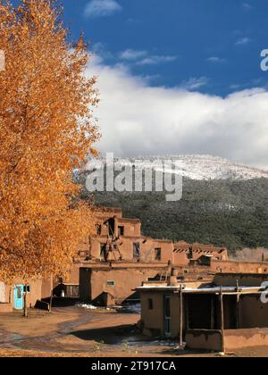 Automne à Taos Pueblo Nouveau Mexique Banque D'Images