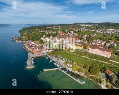 Vue aérienne de la ville de Meersburg avec la vieille ville historique, le port et la promenade du lac, le lac de Constance, le quartier du lac de Constance Banque D'Images