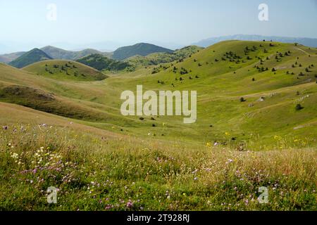 Litlle Tibet, Gran Sasso et Monti della Laga National Park, Apennins, provinces de Teramo, l'Aquila, Pescara, région des Abruzzes, Italie, Gran Sasso et Banque D'Images