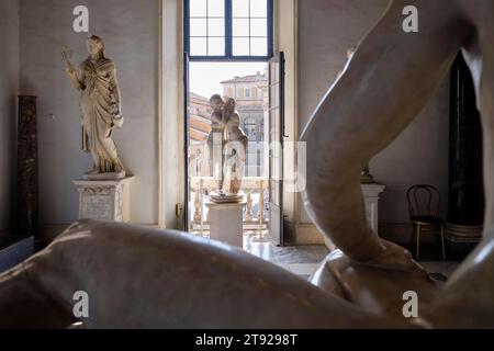 Statue de Cupidon et psyché, Palazzo Nuovo, Musées du Capitole, Capitole, Rome, Latium, Italie Banque D'Images