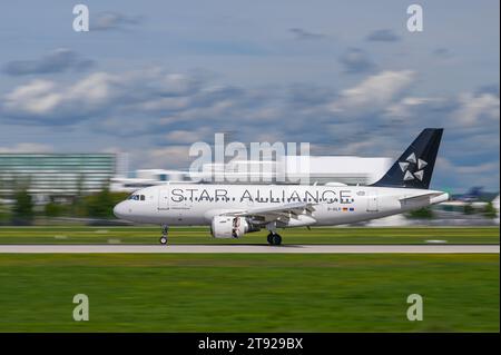 Munich, Allemagne - septembre 02. 2023 : Lufthansa Airbus A319-114 immatriculé D-AILP lors de l'atterrissage sur la piste sud 26L du TH Banque D'Images