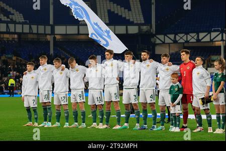 L'équipe des U21 d'Irlande du Nord s'aligne avant le match des qualifications U21 de l'UEFA Euro Angleterre U21 vs Irlande du Nord U21 à Goodison Park, Liverpool, Royaume-Uni, le 21 novembre 2023 (photo de Conor Molloy/News Images) Banque D'Images