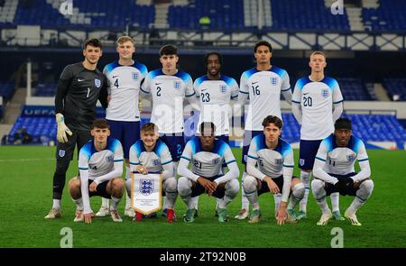 L'équipe d'Angleterre U21 s'aligne avant le match des qualifications de l'UEFA Euro U21 contre l'Irlande du Nord U21 au Goodison Park, Liverpool, Royaume-Uni, le 21 novembre 2023 (photo de Conor Molloy/News Images) Banque D'Images