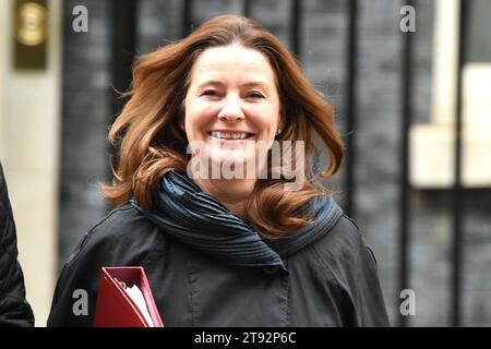 Londres, Royaume-Uni. 22 novembre 2023. Gillian Keegan Secrétaire à l'éducation à Downing Street pour une réunion du Cabinet crédit : MARTIN DALTON/Alamy Live News Banque D'Images