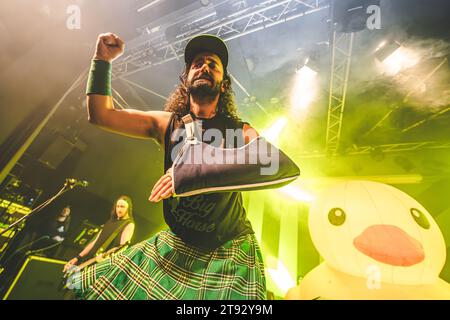 Aarhus, Danemark. 21 novembre 2023. Le groupe de Metal écossais Alestorm donne un concert au Voxhall à Aarhus. Ici, le chanteur et musicien Christopher Bowes est vu en direct sur scène. (Crédit photo : Gonzales photo/Alamy Live News Banque D'Images