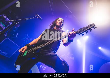 Aarhus, Danemark. 21 novembre 2023. Le groupe de Metal écossais Alestorm donne un concert au Voxhall à Aarhus. Ici, le bassiste Gareth Murdock est vu en direct sur scène. (Crédit photo : Gonzales photo/Alamy Live News Banque D'Images