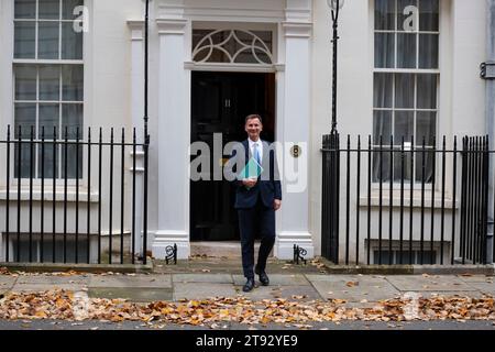 Londres, Royaume-Uni. 22 novembre 2023. Le Chancelier se prépare à assister au Parlement pour présenter sa déclaration d'automne. Crédit : Malcolm Park/Alamy Live News Banque D'Images