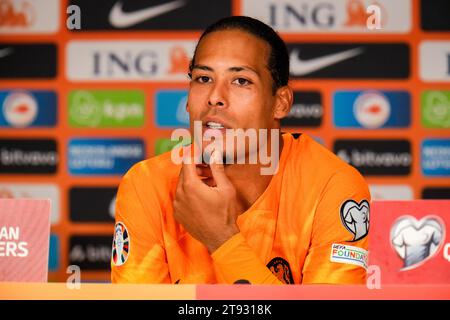 EINDHOVEN, PAYS-Bas - 7 SEPTEMBRE : Virgil van Dijk, des pays-Bas, assiste à une conférence de presse après le match des qualifications européennes de l'UEFA EURO 2024 entre les pays-Bas et la Grèce au Philips Stadion le 7 septembre 2023 à Eindhoven, pays-Bas (photo de Rene Nijhuis/Orange Pictures) Banque D'Images