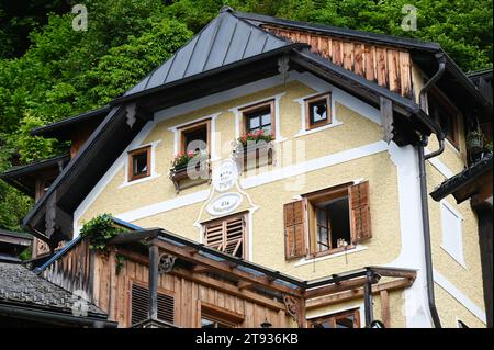 Une impression de la célèbre ville de Hallstatt sur le lac Hallstatt Banque D'Images