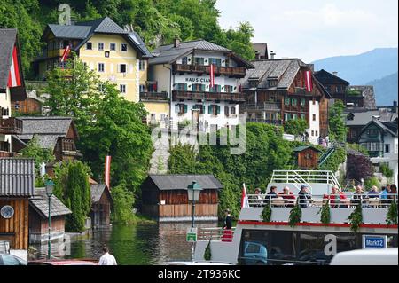 Une impression de la célèbre ville de Hallstatt sur le lac Hallstatt Banque D'Images