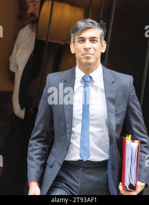 Londres, Royaume-Uni. 22 novembre 2023. Rishi Sunak, Premier ministre, quitte le 10 Downing Street pour assister au London UK Credit de PMQ : Ian Davidson/Alamy Live News Banque D'Images