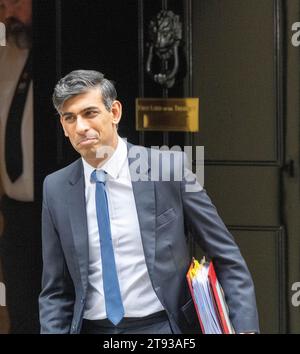 Londres, Royaume-Uni. 22 novembre 2023. Rishi Sunak, Premier ministre, quitte le 10 Downing Street pour assister au London UK Credit de PMQ : Ian Davidson/Alamy Live News Banque D'Images