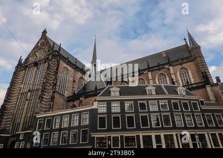 amsterdam Nieuwe Kerk (Nouvelle église), un point de repère sur la place du Dam. C'est une église du 15e siècle qui a été reconstruite dans le style gothique en 1645 après un grand f Banque D'Images