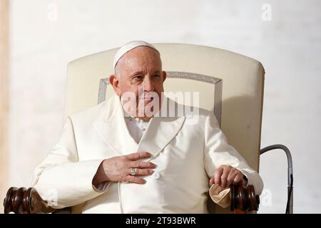 Cité du Vatican, Cité du Vatican. 22 novembre 2023. Le pape François assiste à son audience générale hebdomadaire à St. Place PeterÕs au Vatican, 22 novembre 2023. Crédit : Riccardo de Luca - Update Images/Alamy Live News Banque D'Images