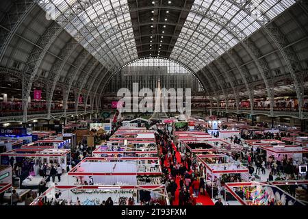 Londres, Royaume-Uni. 22 novembre 2023. Jour d'ouverture de l'Ideal Home Show Christmas, Olympia Londres, Londres, Royaume-Uni. Crédit : Voir Li/Picture Capital/Alamy Live News Banque D'Images