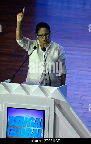 Kolkata, Inde. 21 novembre 2023. KOLKATA, INDE - NOVEMBRE 21 : Mamata Banerjee, ministre en chef du Bengale occidental, a prononcé son discours lors de la session inaugurale du 7e Sommet mondial des entreprises du Bengale 2023 au Biswa Bangla Convention Centre le 21 novembre 2023 à Kolkata, en Inde. (Photo Samir Jana/Hindustan Times/Sipa USA) crédit : SIPA USA/Alamy Live News Banque D'Images