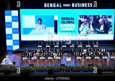 Kolkata, Inde. 21 novembre 2023. KOLKATA, INDE - NOVEMBRE 21 : Mamata Banerjee, ministre en chef du Bengale occidental, a prononcé son discours lors de la session inaugurale du 7e Sommet mondial des entreprises du Bengale 2023 au Biswa Bangla Convention Centre le 21 novembre 2023 à Kolkata, en Inde. (Photo Samir Jana/Hindustan Times/Sipa USA) crédit : SIPA USA/Alamy Live News Banque D'Images