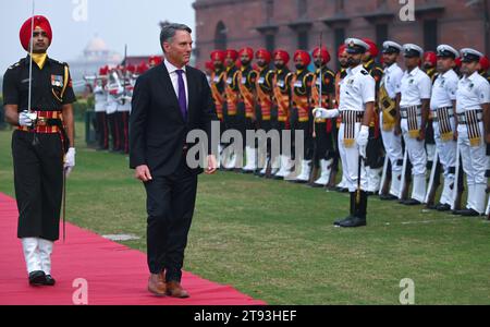 New Delhi, Inde. 20 novembre 2023. NEW DELHI, INDE - NOVEMBRE 20 : le vice-premier ministre australien et ministre de la Défense Richard Marles inspecte la garde d'honneur des Tri-Services au bloc Sud le 20 novembre 2023 à New Delhi, en Inde. (Photo Raj K Raj/Hindustan Times/Sipa USA) crédit : SIPA USA/Alamy Live News Banque D'Images