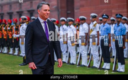 New Delhi, Inde. 20 novembre 2023. NEW DELHI, INDE - NOVEMBRE 20 : le vice-premier ministre australien et ministre de la Défense Richard Marles inspecte la garde d'honneur des Tri-Services au bloc Sud le 20 novembre 2023 à New Delhi, en Inde. (Photo Raj K Raj/Hindustan Times/Sipa USA) crédit : SIPA USA/Alamy Live News Banque D'Images