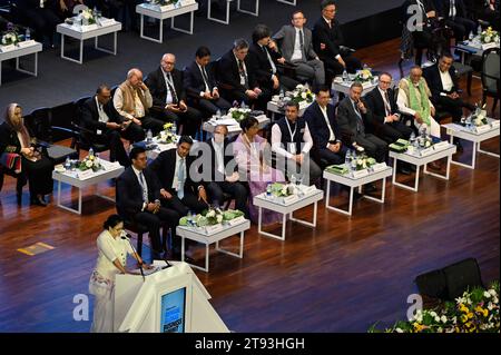 Kolkata, Inde. 21 novembre 2023. KOLKATA, INDE - NOVEMBRE 21 : Mamata Banerjee, ministre en chef du Bengale occidental, a prononcé son discours lors de la session inaugurale du 7e Sommet mondial des entreprises du Bengale 2023 au Biswa Bangla Convention Centre le 21 novembre 2023 à Kolkata, en Inde. (Photo Samir Jana/Hindustan Times/Sipa USA) crédit : SIPA USA/Alamy Live News Banque D'Images