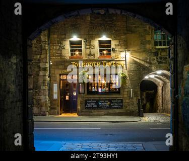 Extérieur du bar Tolbooth Tavern sur Canongate dans la vieille ville d'Édimbourg, Écosse, Royaume-Uni Banque D'Images