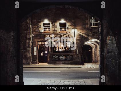 Extérieur du bar Tolbooth Tavern sur Canongate dans la vieille ville d'Édimbourg, Écosse, Royaume-Uni Banque D'Images