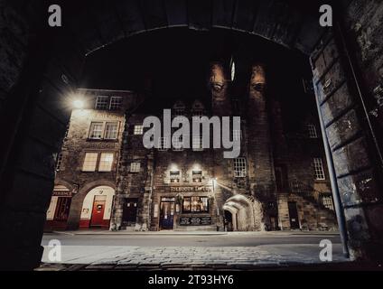 Extérieur du bar Tolbooth Tavern sur Canongate dans la vieille ville d'Édimbourg, Écosse, Royaume-Uni Banque D'Images
