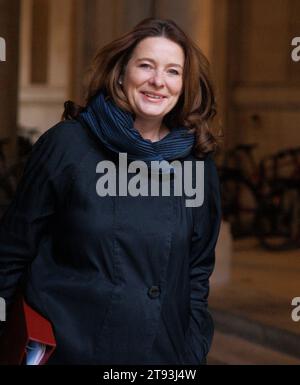 Londres, Royaume-Uni. 22 novembre 2023. Gillian Keegan, secrétaire à l'éducation, à Downing Street pour une réunion du Cabinet, Londres, Royaume-Uni crédit : Karl Black/Alamy Live News Banque D'Images