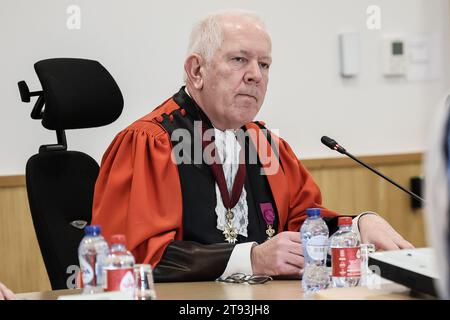 ATTENTION AUX ÉDITEURS : IMAGES non bloquées, POUR USAGE INTERNE CHEZ BELGA UNIQUEMENT - Président de la cour Philippe Gorle photographié lors de la session de constitution du jury au procès des assises d'Omar Benchamsy devant la cour des assises de la province de Liège à Liège, mercredi 22 novembre 2023. Benchamsy est accusé de deux meurtres et de cinq tentatives d'homicides dans un café d'Eupen. BELGA PHOTO BRUNO FAHY Banque D'Images