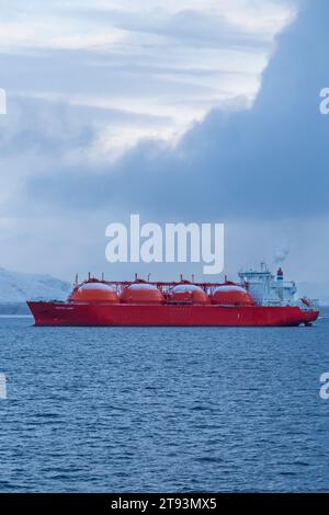 Arctic Lady LNG Tanker navire de gaz naturel liquide en mer ancré par le terminal d'exportation de GNL près de Hammerfest, Norvège, Scandinavie, Europe en octobre Banque D'Images