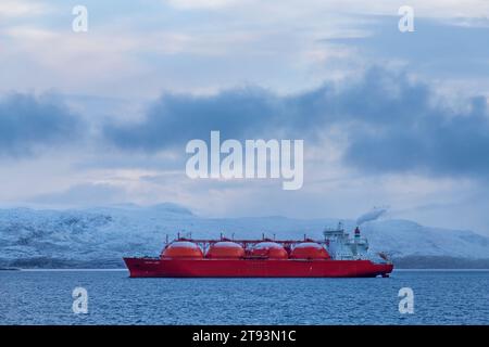 Arctic Lady LNG Tanker navire de gaz naturel liquide en mer ancré par le terminal d'exportation de GNL près de Hammerfest, Norvège, Scandinavie, Europe en octobre Banque D'Images