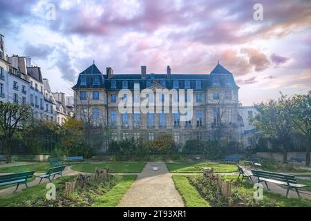 Paris, France, le musée Picasso dans le Marais, magnifique manoir, vue du jardin public Banque D'Images