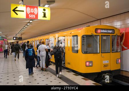 U9, U-Bahnhof Zoologischer Garten, Charlottenburg, Berlin, Deutschland *** Légende locale *** , Berlin, Deutschland *** U9, U Bahnhof Zoologischer Garten, Charlottenburg, Berlin, Allemagne Légende locale , Berlin, Allemagne Banque D'Images