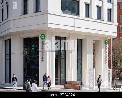 Entrée principale de la maison Altus. Altus House, Leeds, Royaume-Uni. Architecte : O'Connell East Architects, 2022. Banque D'Images