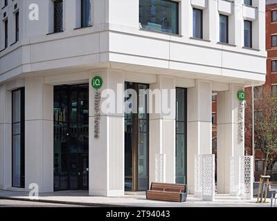 Entrée principale de la maison Altus. Altus House, Leeds, Royaume-Uni. Architecte : O'Connell East Architects, 2022. Banque D'Images