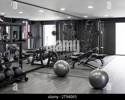 Salle de fitness. Altus House, Leeds, Royaume-Uni. Architecte : O'Connell East Architects, 2022. Banque D'Images