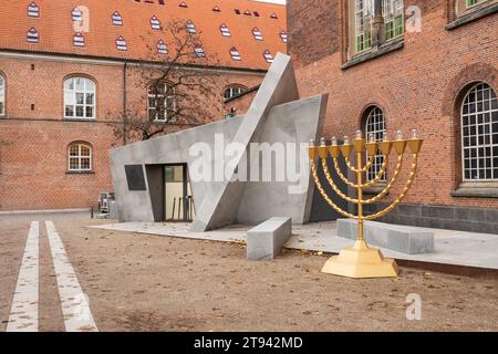 L'entrée du musée juif danois à Copenhague avec le temple Menorah vu du jardin de la Bibliothèque royale danoise. L'architecte est Daniel Libeskind Banque D'Images