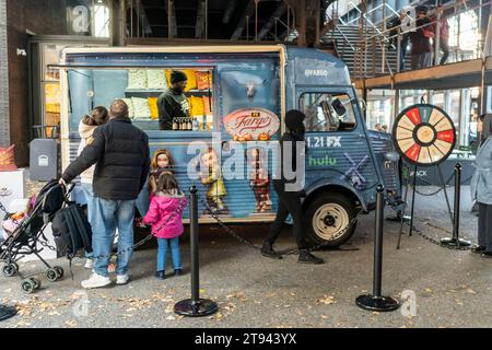 Activation de la marque pour la saison 5 de l’émission télévisée « Fargo », dans le Meatpacking District à New York le dimanche 12 novembre 2023. “Fargo” sera présenté en avant-première sur la station de câble FX et sur le service de streaming Hulu le 21 novembre. (© Richard B. Levine) Banque D'Images