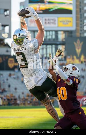 Oregon Ducks Tight End Terrance Ferguson (3) fait une réception de touchdown spectaculaire seulement pour être annulé par une pénalité offensive d'interférence de passe lors d'un match de football de la NCAA contre les Arizona State Sun Devils, samedi 18 novembre 2023, à Tempe, Arizona. Oregon a battu Arizona State 49-13 (Marcus Wilkins/image of Sport) Banque D'Images