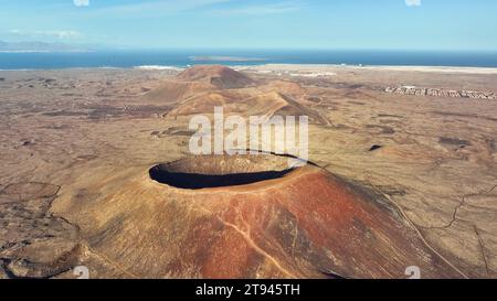 Vue aérienne sur le cratère du Caldero Hondo. Fuerteventura, Espagne. Banque D'Images