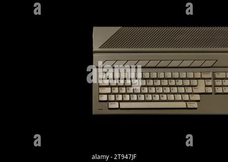 Vieux PC ordinateurs 16 bits, ordinateurs primitifs des années 1980 et 1990 Banque D'Images