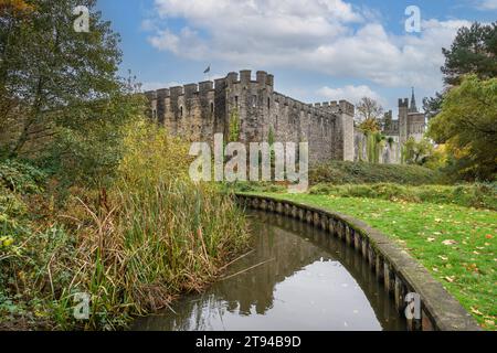 Château de Cardiff depuis Bute Park en automne, Cardiff, pays de Galles, Royaume-Uni Banque D'Images