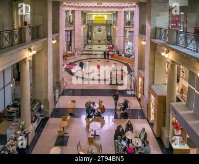 Intérieur du Musée national de Cardiff, pays de Galles Banque D'Images