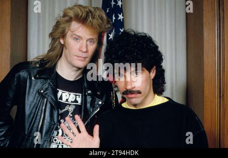 **PHOTO DE FICHIER** Daryl Hall Sues et dépose une ordonnance restrictive sur John Oates. Hall & Oates. 1981. Crédit : Scott Weiner/MediaPunch Banque D'Images