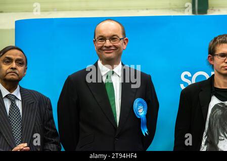 Candidat conservateur James Duddridge député au décompte des bulletins de vote pour la circonscription de Rochford & Southend East aux élections générales de 2019 Banque D'Images